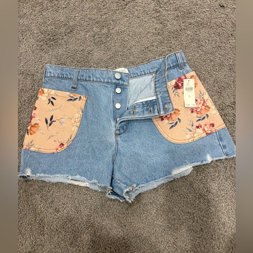 Anthropologie NWTO jean shorts with floral pockets - Picture 5 of 12
